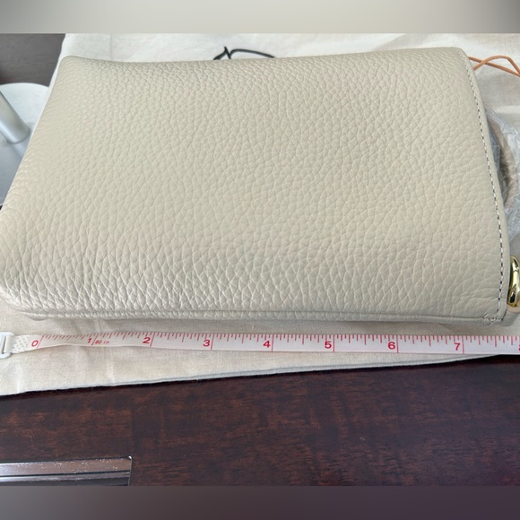 NWT Quince Ivory Pebbled Leather Crossbody Bag - Picture 10 of 12